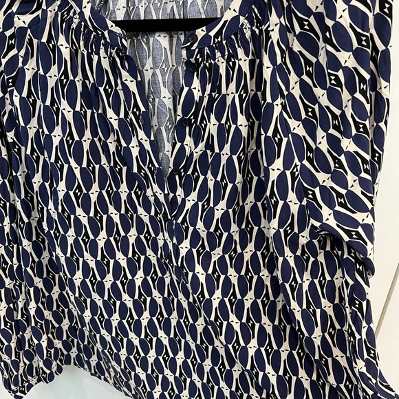 NWOT Yerse long sleeve blouse with gathered neck & sleeves. - Picture 5 of 10